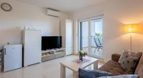 Mandre Sunset Apartment Laura - only for family - Image 2