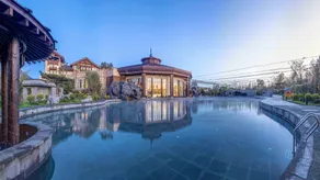 Maple Leaf Village Hot Spring Resort - Image 5