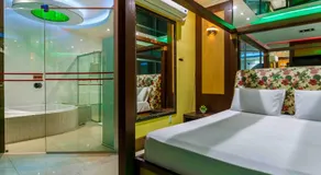 Status Motel - Image 2