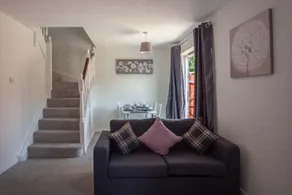 Hereford - Kestrel House - 4 Bedroom House Close to City With Parking - Sleeps 7 - Suitable for Family Gatherings or Contractors With Vehicles - Hosted by RENTMYHOUSE - Image 4