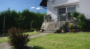 Dom z widokiem na jezioro i domek nad jeziorem - Image 5