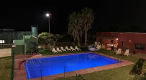 Villa de tres casas con padel y piscina - Image 3