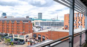 Stylish Arcadian Apartment - Private Parking - Balcony 49Arc - Image 3