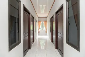 RedDoorz Plus near Jungeland Sentul - Image 5