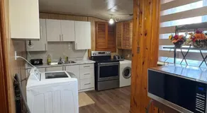 Cozy 3BR House Near Airport & Transit! - Image 3
