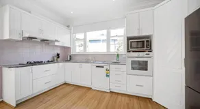 Fairlight Luxe Escape 4BR with Parking - Image 4