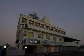 Townhouse OAK Hotel Devanshi Inn - Image 5