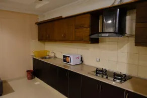 Makeen Furnished Apartments - Image 1