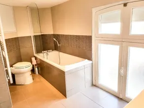 Appartement dans une Villa deauvillaise avec grand jardin, face à hôtel Royal, entièrement rénové, vue Royal et vue mer, 4 couchages - Image 1