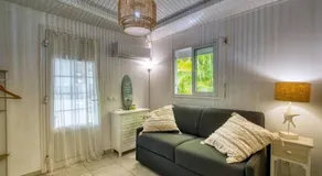 Appartement Domi Caraïbes confortable avec une piscine chauffée et sécurisée par un filet, une citerne tampon pour faire face aux coupures d'eau, accès Netflix - Image 2