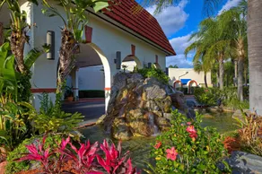Maingate Lakeside Resort - Image 2