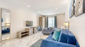 Stylish Apartments in Bay Square - Image 2