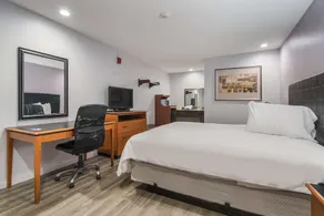 Budget Inn - Image 4