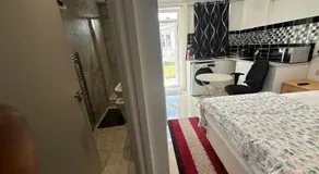 Luxury Ensuite Studio In Crayford Dartford Bexley London With Full Kitchen And Side Garden Alleyway Entrance - Image 2