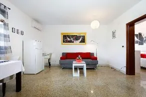 Ark Beach Hotel - Image 2