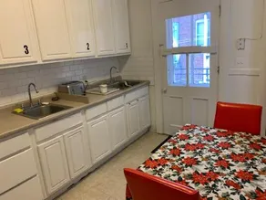 Bedroom in shared apartment - Image 2
