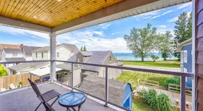 Lake view cottage with three ensuites and elevator - Image 3