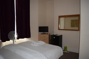 Masters Guesthouse - Image 2