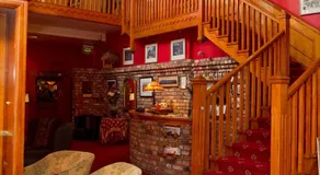 Lynhams Hotel - Image 4