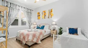 Stylish 2 Bedroom Unit Close to CBD - Image 2