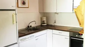 Appartamento totalmente attrezzato con piscina, terrazza e giardino - Image 2