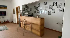 Merveilleux appartement de vacances entièrement équipé avec barbecue, piscine privée et jardin | Vue jardin - Image 4