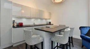 3-Bed South Kensington Flat with Outdoor Terrace - Image 3