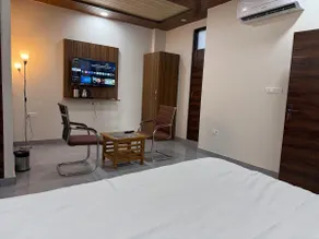 Drip Inn Loft w/ Elegant City Escape | Alpha 2 - Image 2