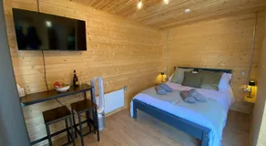 Executive Pod and Jacuzzi - Image 2