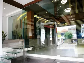 The Grand Park Hotel - Image 4