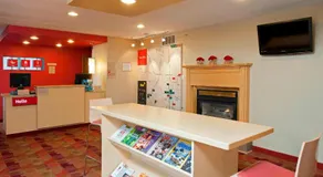 MainStay Suites Bloomington near University - Image 4