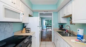 SOUTH BAY BY THE GULF- Private beach access, Community pool, Foosball - Image 5
