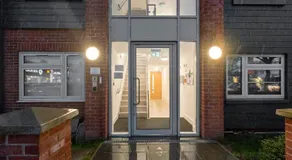 Solihull Flat For 2 with Fast WiFi with Free Secured Parking - Image 4