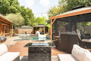 Bamboo Lagoon, Poolside Firelight, Jacuzzi and BBQ - Image 4
