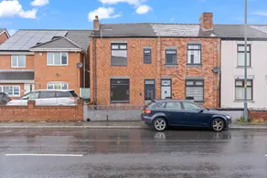 Beautiful House - Sleeps up to 7 - Free Parking, Fast Wifi and Smart TV by Yoko Property - Image 5