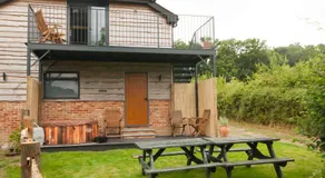 Luxury three bedroom property with hot tub - Image 4