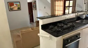 Casa inteira com três quartos, piscina climatizada por energia solar e área de churrasqueira - Image 3