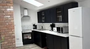 The Newcastle Residence Cozy & Modern Flats in The Park Estate - Image 3
