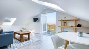 Y Llofft - 1 Bedroom Apartment - Llanrhidian - Image 2