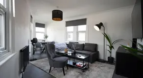 3BR Home Gem - sleeps 9 - Netflix - Near O2 & Greenwich Park - Image 3