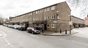 Lovely 2 Bedroom Apartment Near South Bank - Image 5