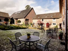 Lovely Holiday Home in Richelle with Barbecue - Image 3