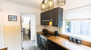 3 Bedroom House in Port Talbot with Parking, Ideal for Contractors - Image 2