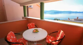 Villa avec jardin, terrasse et piscine privée - Image 2