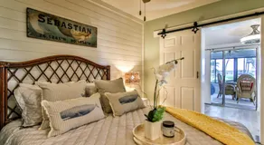 Island View Cottages Sebastian - Image 2