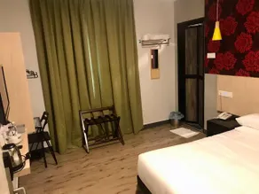Yes Luxury Hotel - Image 2