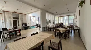 Kiss Villa - Image 5