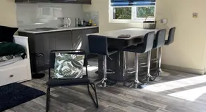 Luxury stay Kings Annexe 5 minutes from Longleat - Image 3