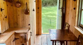 The Little Green Shepherds Hut - Image 4