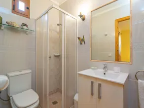 Spacieuse villa adaptée aux familles avec piscine privée, barbecue et jardin - Image 2
